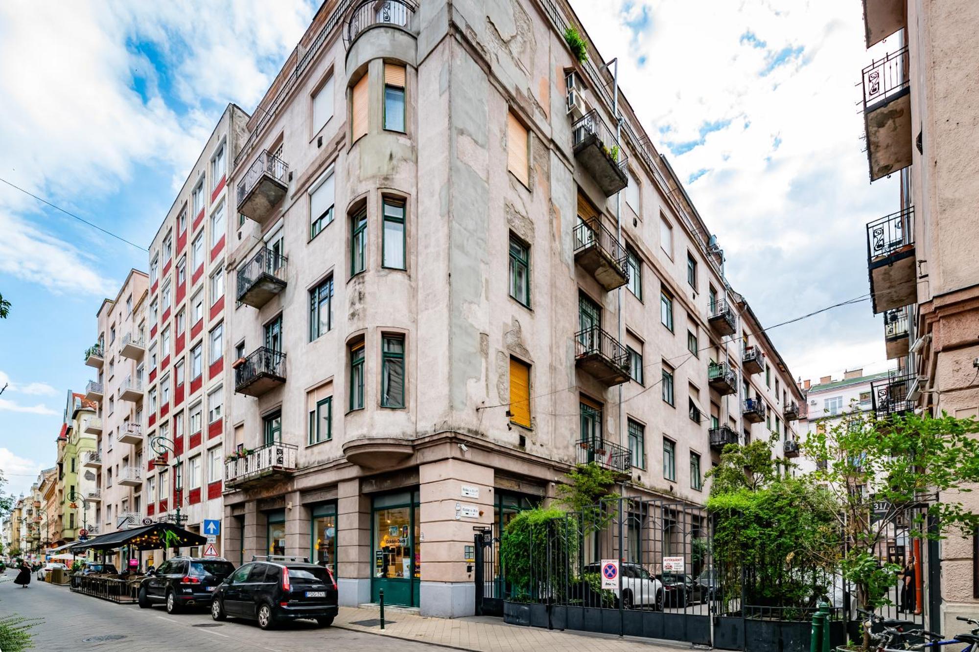 Jungle Aesthetics Downtown Apartman Aircon And Garage Parking Budapest Exterior foto